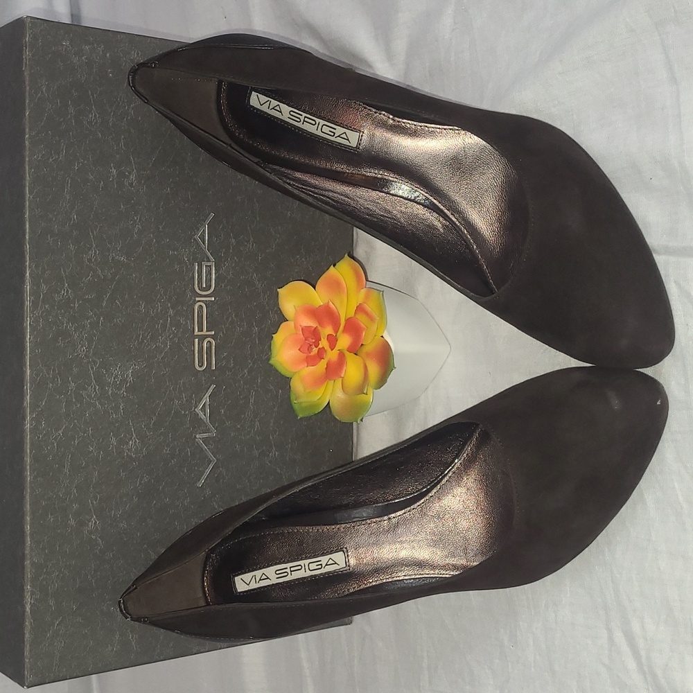Via Spiga 7 1/2 7.5 Dark Brown Almost Black Suede Heels